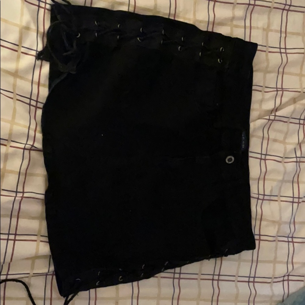 Short tie up shirt